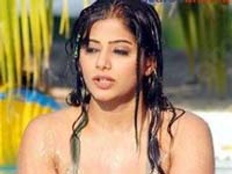 రోజుకో కుర్రాడితో..ప్రియమణి