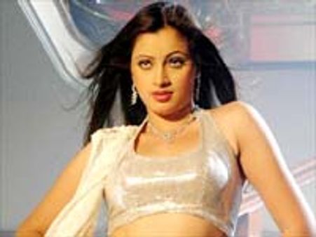 డబ్బు కోసమే ఆమె దిగజారుడు!?