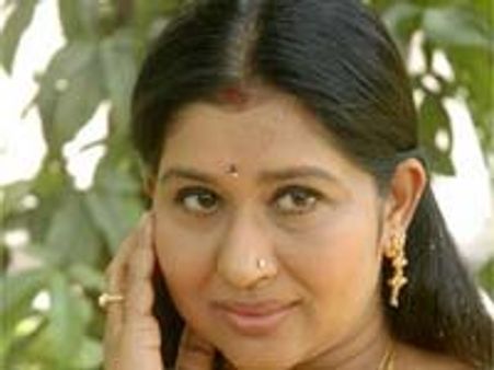 చిరు నన్నే అడిగారు..కవిత