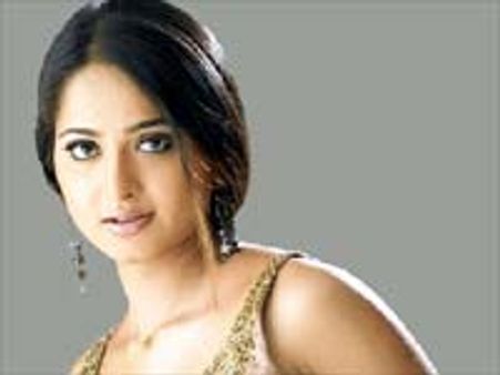 సైలంట్ కిల్లర్ అనూష్క?