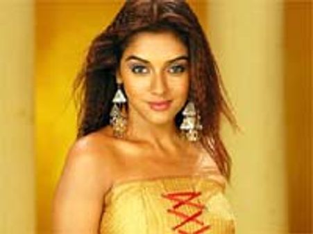 హీరో 'పక్కలో' బల్లెం!