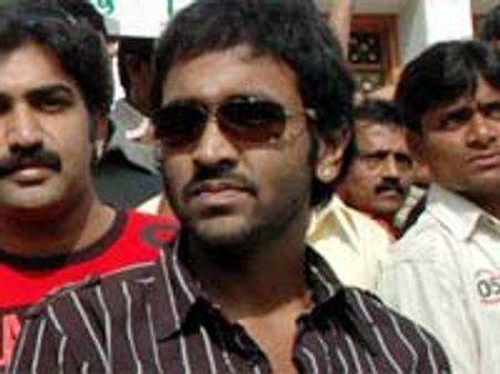 విష్ణుని పట్టేసాడు