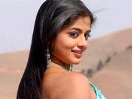 ప్రియమణి 'తూటా' పేలుతుందా?