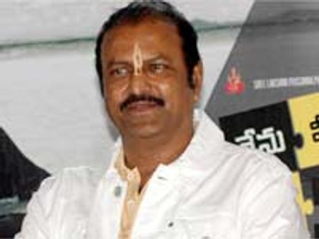 చిరుపై విరుచుకుపడ్డ మోహన్ బాబు