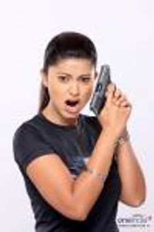 అక్కడ వేలు పెట్టద్దు..స్నేహ