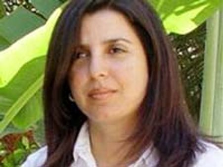 హీరో ముఖంపై ఉమ్ము