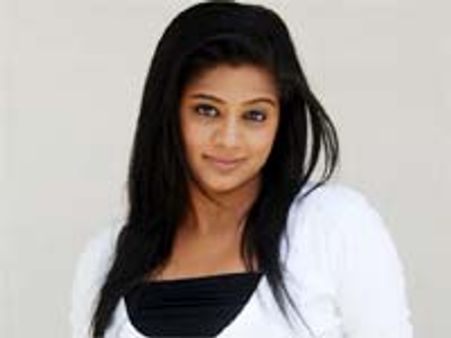 తరుణ్ తో లింక్..ప్రియమణి