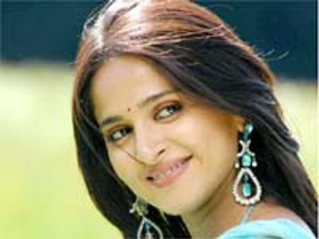 బన్నీఉన్నాడనే అనూష్క