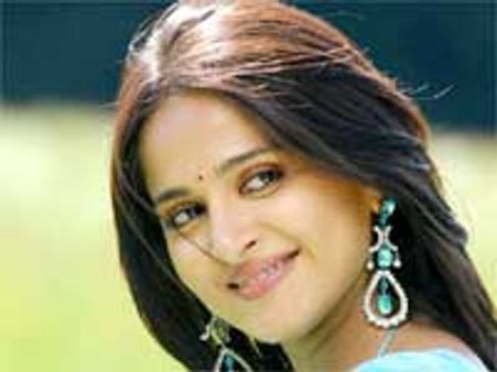 అదా అనూష్క మాస్టర్ ప్లాన్?