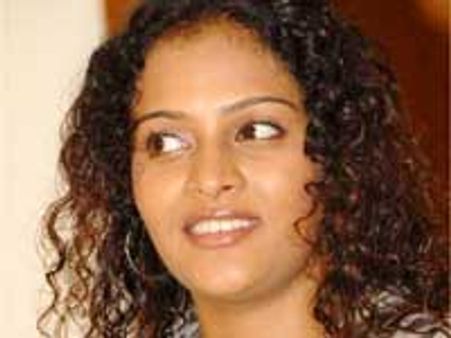 సోనియా పై నెగిటివ్ ప్రచారం