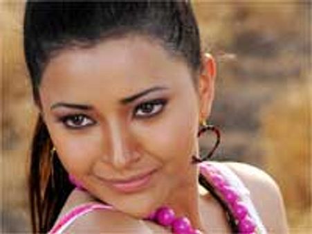 ఆమె జూనియర్ నమిత