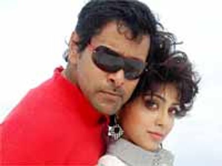 మగాళ్ళే సైట్ కొట్టారు..స్టార్ హీరో