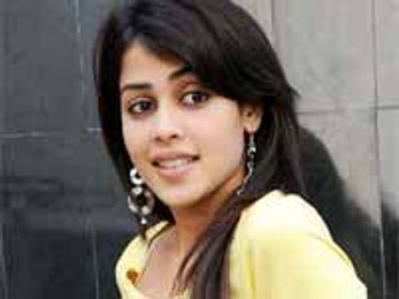 హీరో పై జెనీలియా బెట్