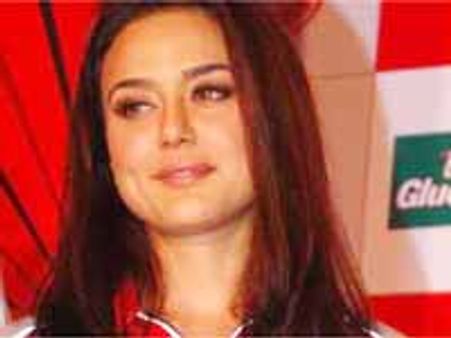 తన్నులు తిన్న ప్రీతిజింతా..