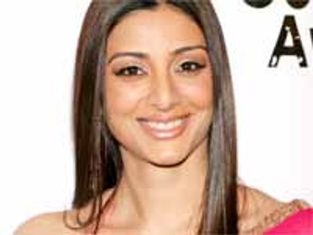 టబుని అతని భార్యే ఒప్పించింది