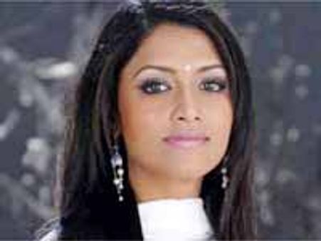 ఛీ..15 ఏళ్ళ కుర్రాడితోనా? మమతా