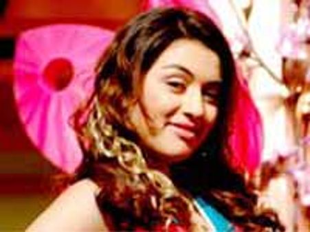 ఎవరితోనైనా సై...హన్సిక