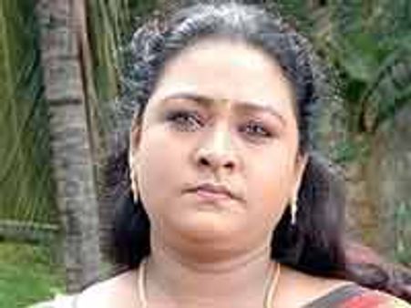 పాపం షకీలా ఆ పనే చేస్తూ