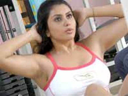 అప్పుడు చెమట పడితేనే...నమిత