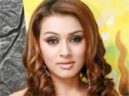 హన్సిక చెప్పే అబద్దం