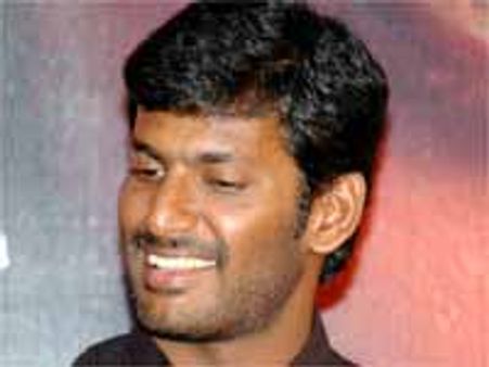 హీరో విశాల్ తల్లిది మాయం