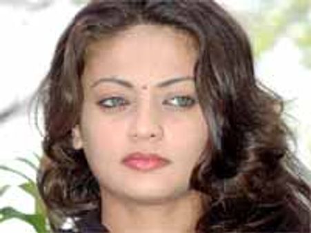 స్నేహ ఉల్లాల్ పై నిషేధం?