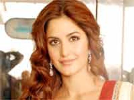 నిండు దుస్తులున్నా ఆమే సెక్సియెస్ట్