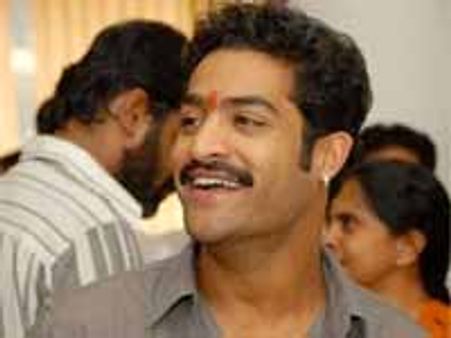 వెంకటేష్ కథ తో...ఎన్టీఆర్?