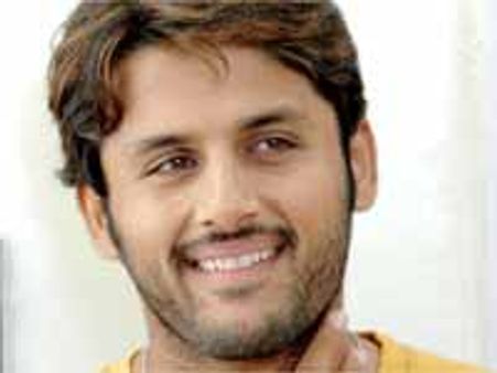 నితిన్ ది బయట పడింది