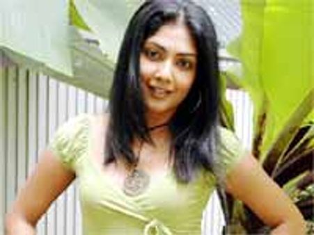 వంశి శాడిస్టు...కమిలినీ ముఖర్జీ