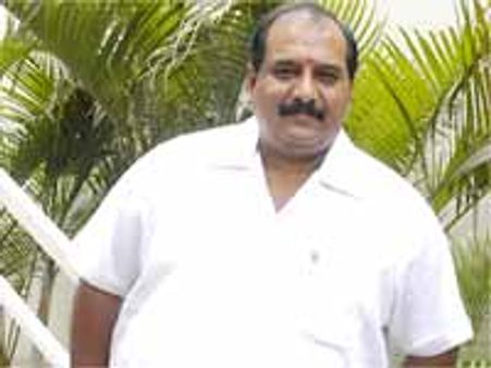 'అరుంధతి' రూట్లో ఎమ్.ఎస్.రాజు!?