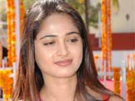 సెక్సీ అనూష్క..వేశ్య