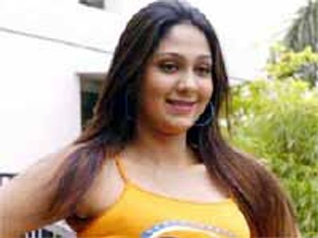 అంకిత దారిలో రిచా