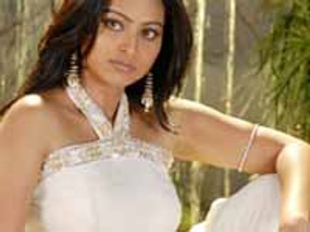 నేనా..బికినీలోనా..ఛీ.ఛీ...