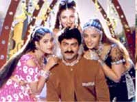 రాఘవేంద్రుడి మార్క్‌ చిత్రం 'మూడు ముక్కలాట'