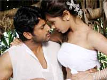 వర్మ 'అడవి' లో కనకవర్షం