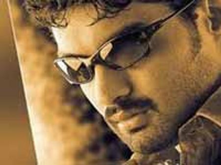 సగటు సినిమా 'అతనొక్కడే'