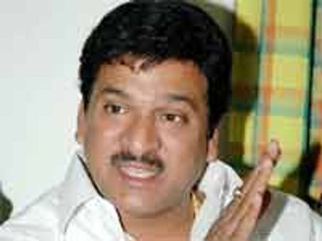 'గన్' తిప్పుతూనే వున్నా- మురుగన్