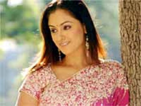 ‘నా వయస్సు 16’ అంటున్నా సిమ్రాన్