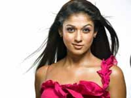 అంతుపట్టని నయనతార చేష్టలు