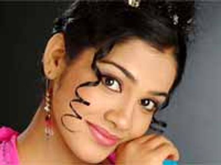 ప్రేమిస్తే సంధ్య 'హాసిని'గా