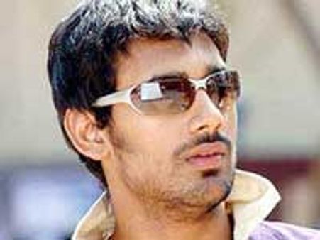 'చిరుత' హీరోయిన్ తో భలే 'కుర్రాడు'