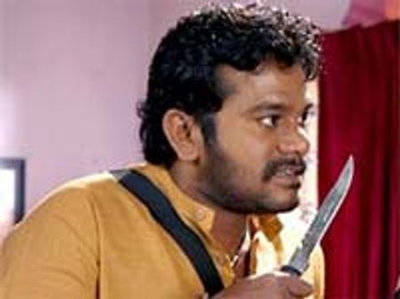 కమేడియన్ కు అరెస్ట్ వారెంట్