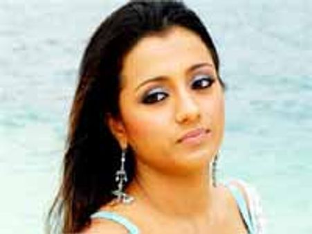 నిర్మాతని తిట్టిన త్రిష