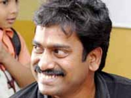 వాసు వర్మ పై మండిపడుతున్న నాగ్ ఫ్యాన్స్