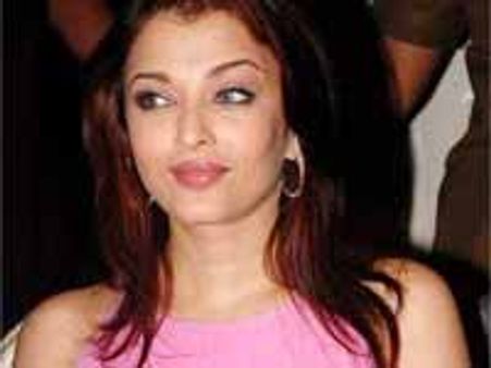 మాజీ ప్రియుల గోల గోల: ఐష్ వలవల