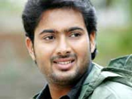 చిరు పాటకు ఉదయ్ కిరణ్ స్టెప్స్