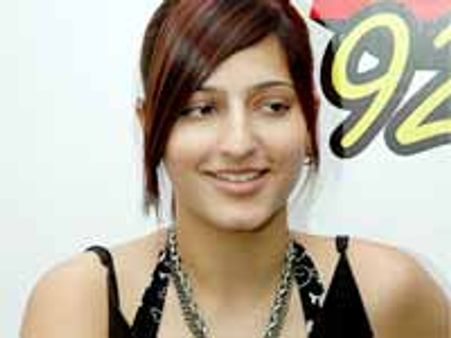 రివ్యూలంటేనే ఆమెకు కాలుతోంది