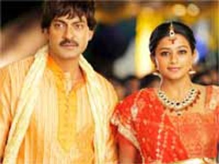 ప్రియమణి వెనుక ఆ హీరో..?