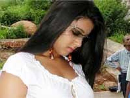 చార్మీ పీల మొహం వేసిందెప్పుడు